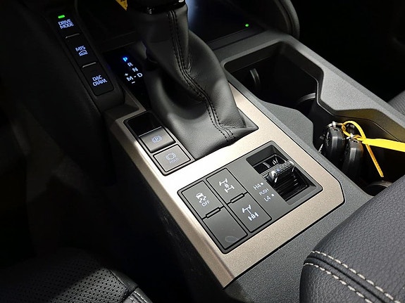 Toyota Land Cruiser 14 of 23