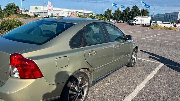 Volvo S40 2 of 5