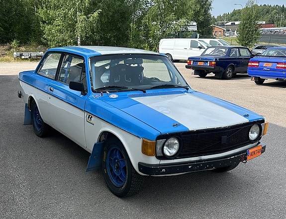 Volvo 142 2 of 10