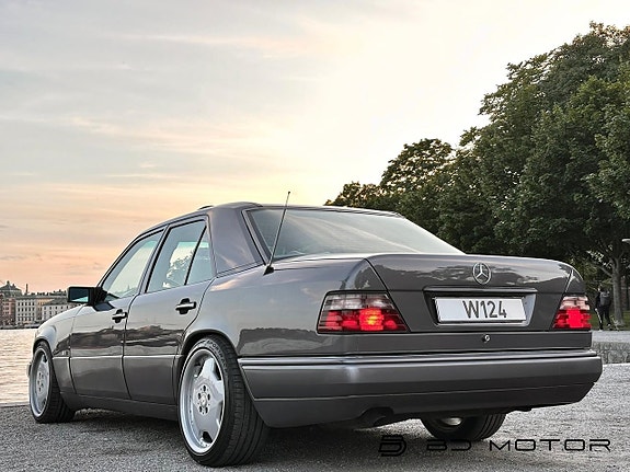 Mercedes-Benz E200 9 of 26
