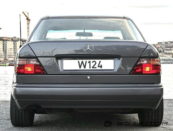 Mercedes-Benz E200 5 of 26