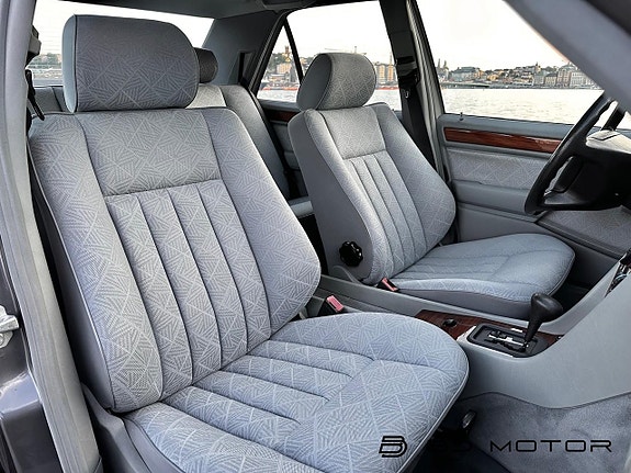 Mercedes-Benz E200 16 of 26