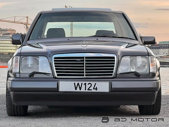 Mercedes-Benz E200 4 of 26