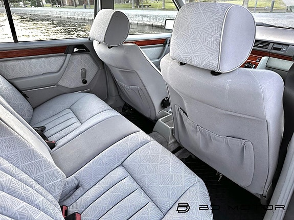 Mercedes-Benz E200 26 of 26