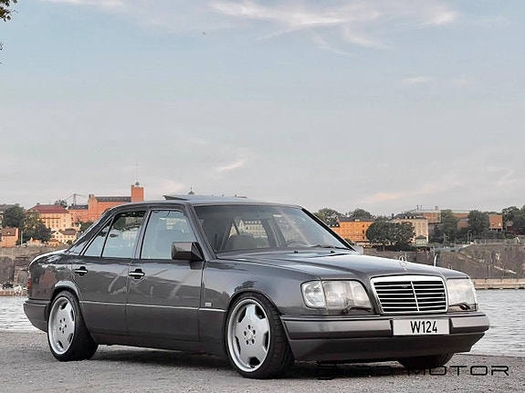 Mercedes-Benz E200 13 of 26
