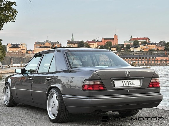 Mercedes-Benz E200 8 of 26