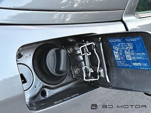 Mercedes-Benz E200 24 of 26