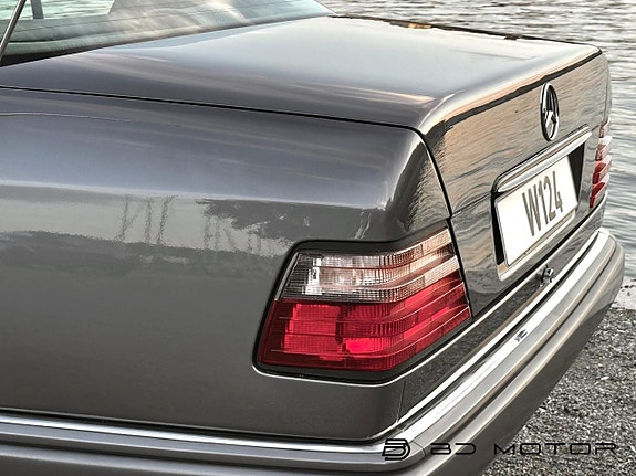 Mercedes-Benz E200 10 of 26