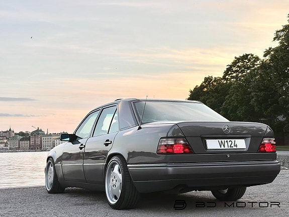 Mercedes-Benz E200 12 of 26