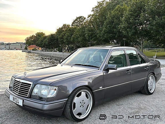 Mercedes-Benz E200 7 of 26