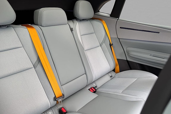 Polestar 4 14 of 16
