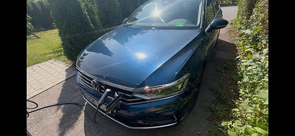 Volkswagen Passat 2 of 10
