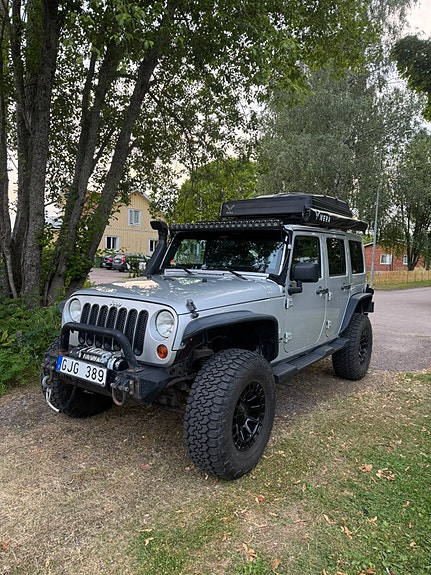 Jeep Wrangler Unlimited 2 of 4
