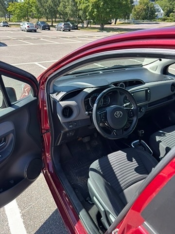Toyota Yaris 6 of 15