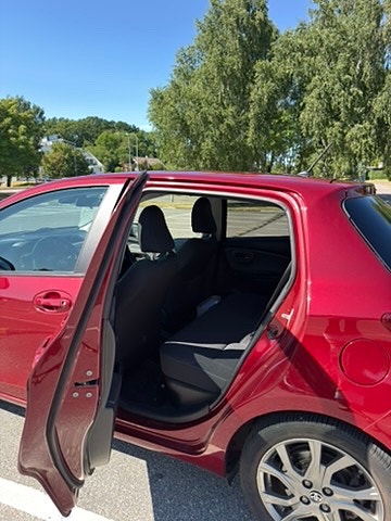 Toyota Yaris 12 of 15