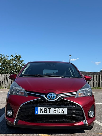 Toyota Yaris 15 of 15