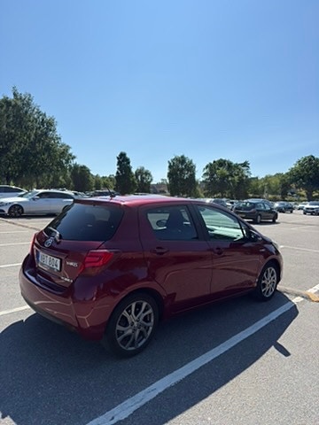 Toyota Yaris 3 of 15