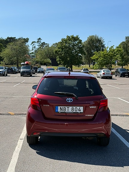 Toyota Yaris 9 of 15