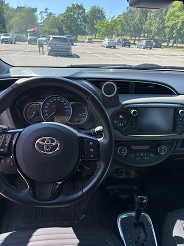 Toyota Yaris 7 of 15