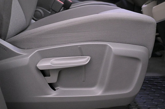 Volkswagen Multivan 14 of 27