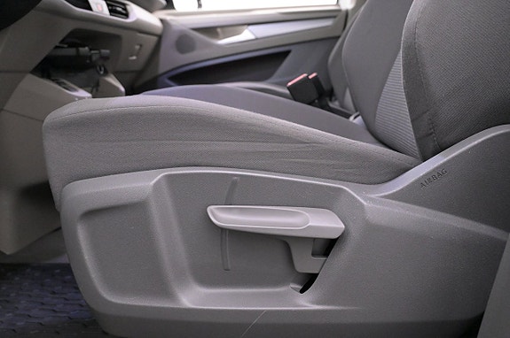 Volkswagen Multivan 12 of 27