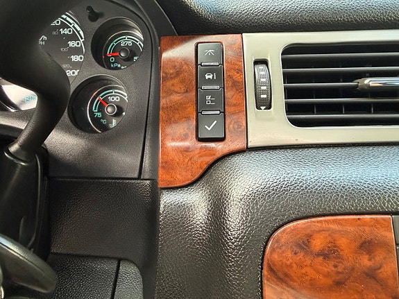 Chevrolet Tahoe 16 of 23