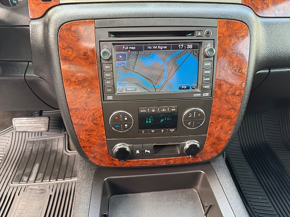 Chevrolet Tahoe 13 of 23