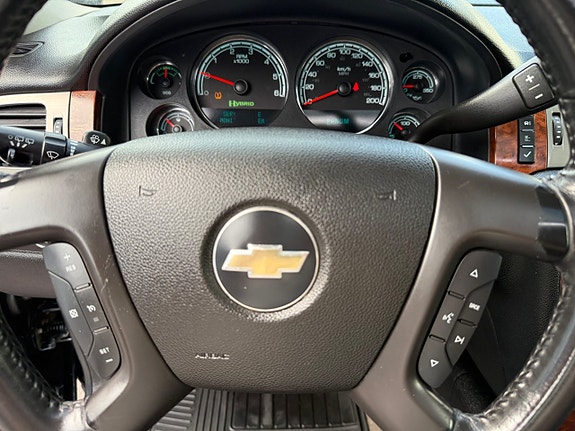 Chevrolet Tahoe 14 of 23
