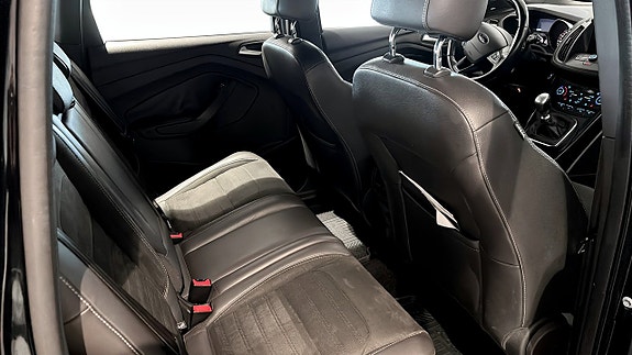 Ford Kuga 5 of 9