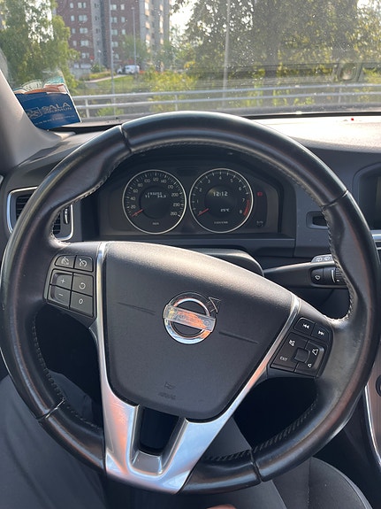 Volvo V60 3 of 7