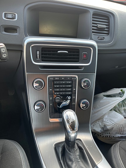 Volvo V60 2 of 7