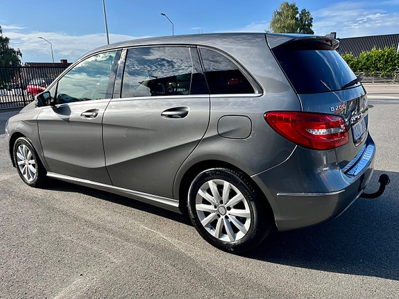 Mercedes-Benz B200 5 of 12