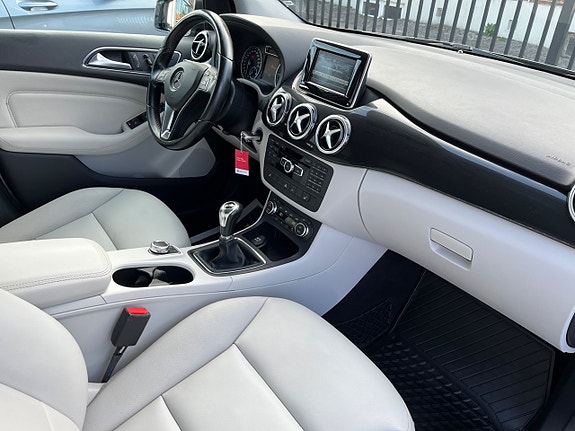 Mercedes-Benz B200 7 of 12