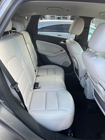 Mercedes-Benz B200 9 of 12