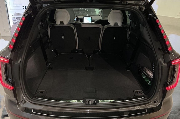 Volvo EX90 10 of 30