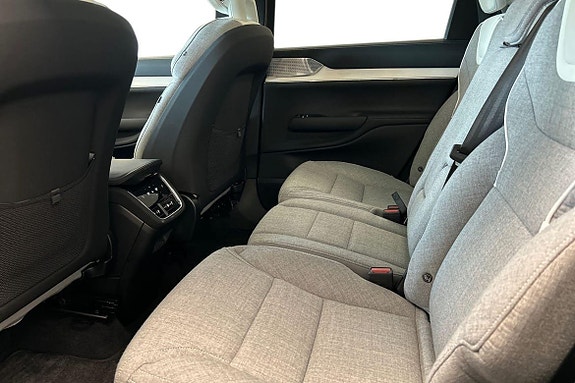 Volvo EX90 13 of 30