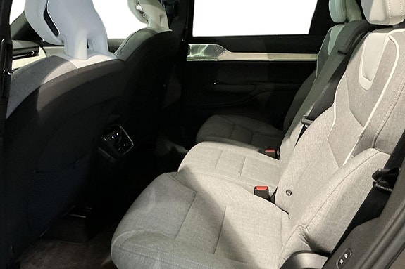 Volvo EX90 16 of 30