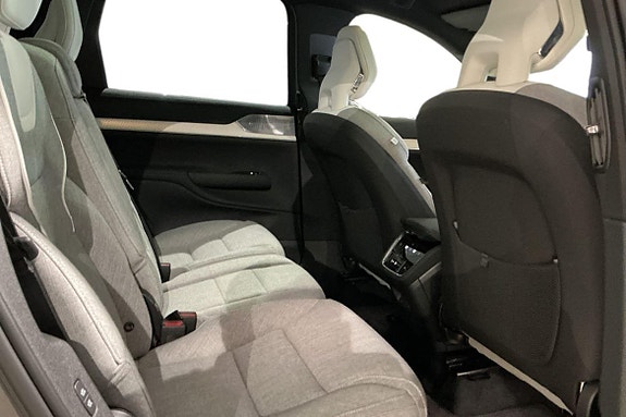 Volvo EX90 17 of 30