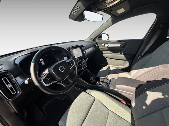 Volvo XC40 10 of 20
