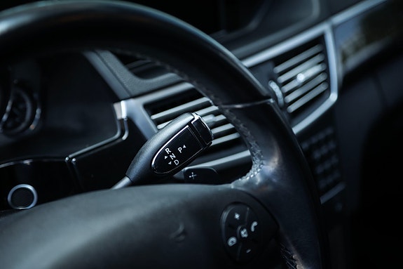 Mercedes-Benz E350 22 of 25