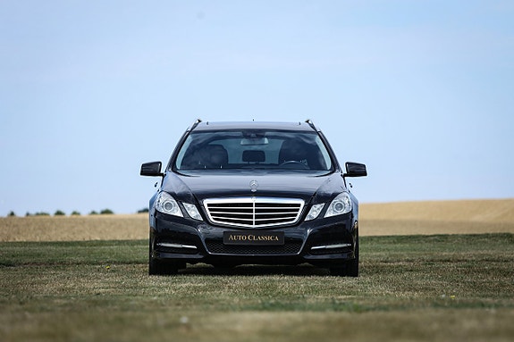 Mercedes-Benz E350 3 of 25