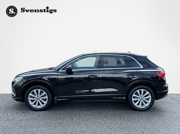 Audi Q3 2 of 12
