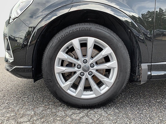 Audi Q3 9 of 12