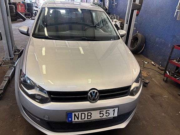Volkswagen Polo 2 of 5