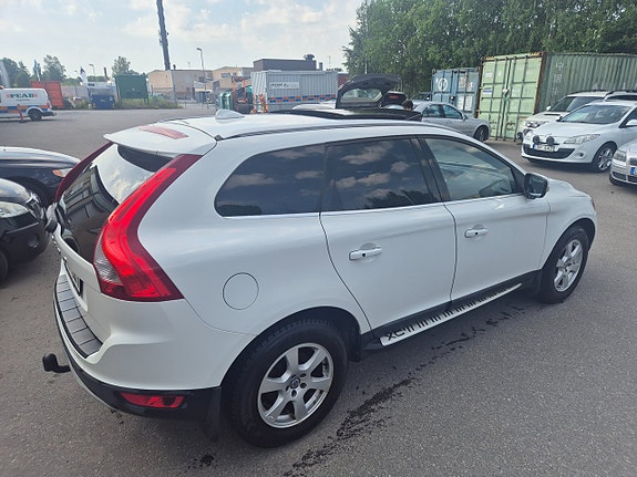 Volvo XC60 11 of 30