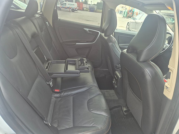 Volvo XC60 19 of 30
