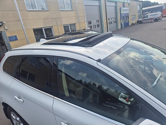 Volvo XC60 15 of 30