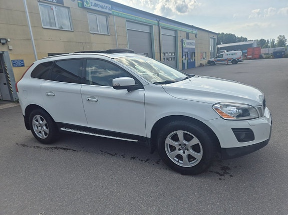 Volvo XC60 13 of 30