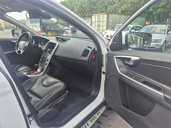Volvo XC60 18 of 30