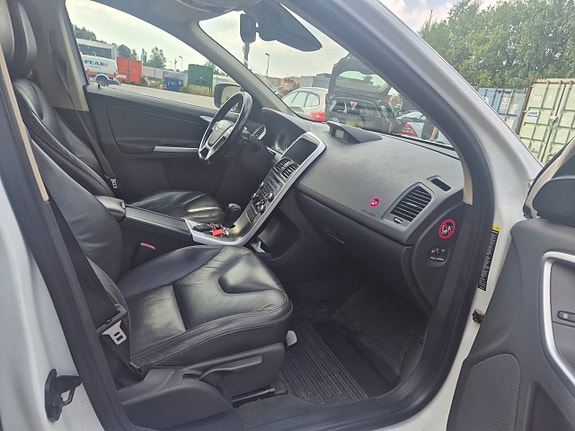 Volvo XC60 17 of 30